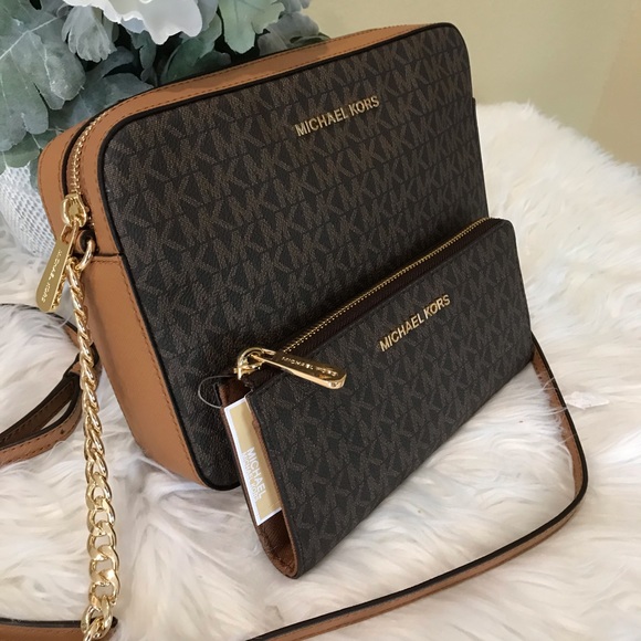 Last set✨Michael Kors large crossbody & wallet set - Picture 6 of 8